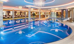 6.500 m² Wellnesslandsachaft mit Hallenbad im Hotel Jagdhof