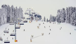 Ein Skigebiet in Bayern