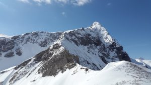 Der schneebedeckte Berg Großer Wilder im Allgäu
